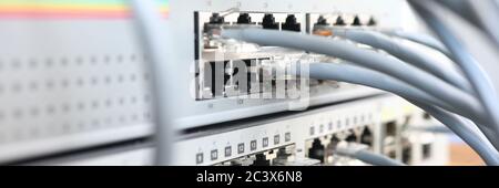 Panel mit vielen Kabeln Stockfoto