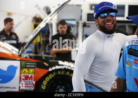 Las Vegas, Nevada, USA. September 2018. Darrell Wallace, Jr (43) hängt in der Garage während des Trainings für den South Point 400 auf dem Las Vegas Motor Speedway in Las Vegas, Nevada. Kredit: Chris Owens/ASP/ZUMA Wire/Alamy Live Nachrichten Stockfoto