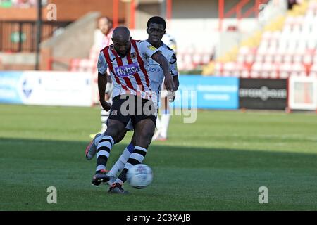 Exeter, Großbritannien. Juni 2020. Nigel Atangana aus Exeter City schießt während der Play-offs der EFL Sky Bet League 2 Halbfinale zwischen Exeter City und Colchester United am 22. Juni 2020 im St James' Park, Exeter, England. Foto von Dave Peters. Nur für redaktionelle Zwecke, Lizenz für kommerzielle Nutzung erforderlich. Keine Verwendung in Wetten, Spielen oder Publikationen einzelner Vereine/Vereine/Spieler. Kredit: UK Sports Pics Ltd/Alamy Live Nachrichten Stockfoto