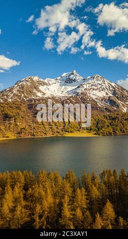 Luftbild des Piz da la Margna im Berninagebirge der Alpen, mit Blick auf den Sillersee im Schweizer Kanton Graubünden (Graubünden), Schweiz Stockfoto