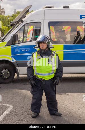 London UK 13. Juni 2020 traf sich mit der Polizei, die sich auf die BLM-Proteste vorbereitet. Westminster. Quelle: Ian Humphreys Stockfoto