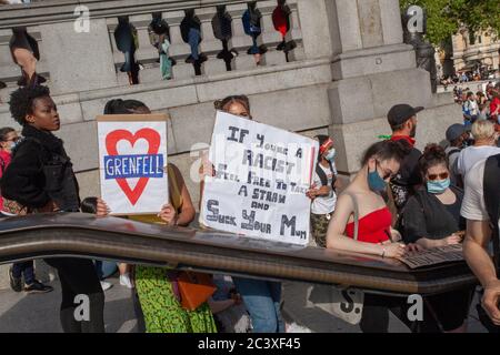 London, Großbritannien. Juni 2020. LGBTQ BLM-Demonstranten steigen auf den Trafalgar Square ab. Foto: Ian Humphreys Stockfoto