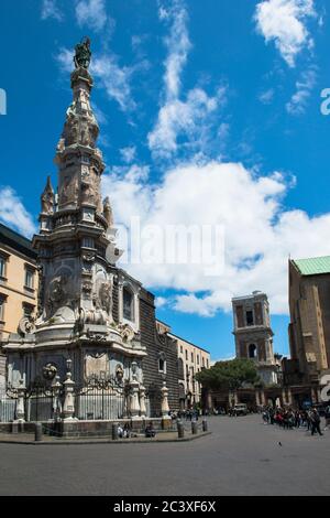 Spire, Obelisk der Unbefleckten Jungfrau auf der Piazza del Gesu Nuovo, Neapel, Italien Stockfoto