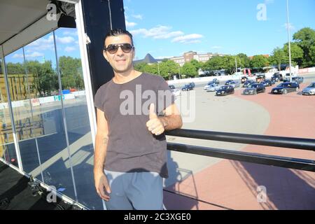 Fatih Akin bei TSCHICK im Autokino bewegte Zeiten auf dem Heiligengeistfeld in Hamburg am 21.6.2020 Stockfoto