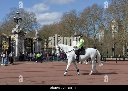 Mounted Police, Buckingham Palace London Stockfoto