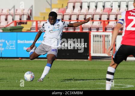 Exeter, Großbritannien. Juni 2020. Kwame Poku von Colchester United schießt während der Play-offs der EFL Sky Bet League 2 Halbfinale zwischen Exeter City und Colchester United am 22. Juni 2020 im St James' Park, Exeter, England. Foto von Dave Peters. Nur für redaktionelle Zwecke, Lizenz für kommerzielle Nutzung erforderlich. Keine Verwendung in Wetten, Spielen oder Publikationen einzelner Vereine/Vereine/Spieler. Kredit: UK Sports Pics Ltd/Alamy Live Nachrichten Stockfoto