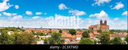 Der Schlossberg in Quedlinburg an einem schönen Sommertag, Deutschland Stockfoto