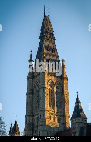 Der Mackenzie Tower steht über dem West Block der Parlamentsgebäude von Ottawa auf Parliament Hill. Stockfoto