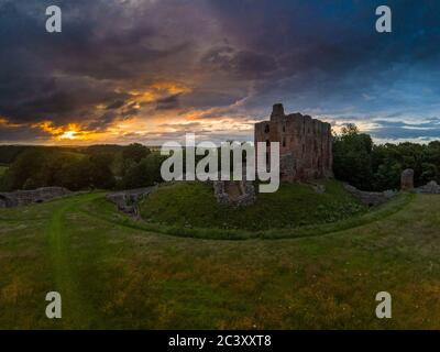 Norham Castle zu den wichtigsten von den Grenzfestungen erbaute 1121 durch die Bischöfe von Durham eine lange und bewegte Geschichte sah viele bekannte Stockfoto