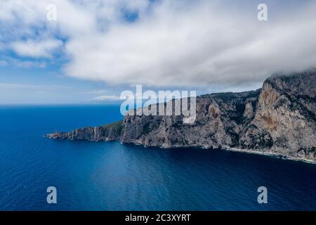 Luftaufnahme über den Leuchtturm von Anacapri, Haus zur besten Bar der Insel Stockfoto