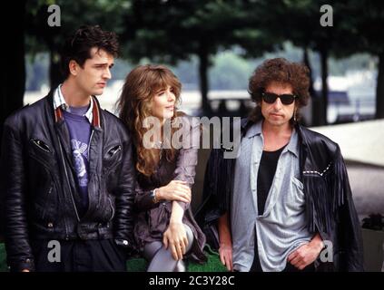Bob Dylan, Rupert Everett und Fiona bei der Fotostelle Hearts of Fire in London 1987 Stockfoto