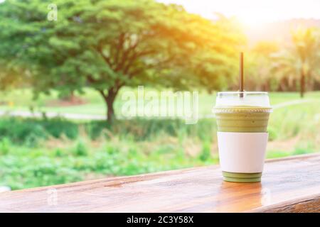 Grüner Teesfrapp und Blended. Sweety Smoothie Drink zum Entspannen und gesunden heißen Sommer. Stockfoto