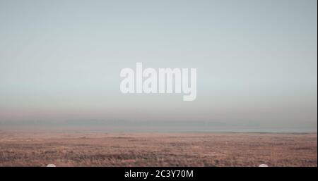 Nebel über dem See bei Sonnenaufgang Stockfoto