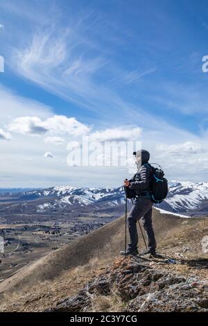 USA, Idaho, Bellevue, Senior man Wandern in den Bergen Stockfoto