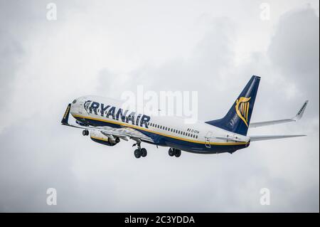 Göteborg, Schweden - August 29 2010: Ryanair Boeing 737-8AS Ei-DYW hebt auf der Göteborg Aero Show ab. Stockfoto