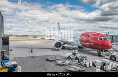 Gardermoen, Norwegen - Juli 20 2016: Norwegian Air Shuttle ASA Boeing 787-8 Dreamliner LN-LNF parkte auf dem Vorfeld bei Gardermoen OSL. Stockfoto