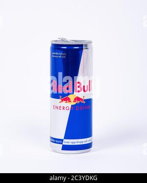 Göteborg, Schweden - Juni 2019: Dose Red Bull Energy Drink. Stockfoto