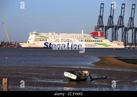 Stena Line Fähre Stena Britannica beim Einfahren in Harwich/Felixstowe auf dem Weg zum Parkstone Quay. Stockfoto