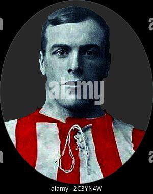 Ein historisches Porträt des britischen Fußballspielers William Hunter (1847-1949). Der gebürtige Hunter aus Sunderland war weit gereist und begann seine Fußballkarriere mit Sunderland West End, spielte 1908/9 für Liverpool & Sunderland und zog nach Lincoln, kehrte später in den Nordosten zurück, um für Wingate Albion, das schottische Team Airdrieonians und dann South Shields zu spielen. 1912 spielte er für Barnsley, bevor er nach Manchester United wechselte. In den folgenden 2 Jahren trat er Clapton Orient, Exeter City, Clapham und Southampton. Mit den Grecians tourte er durch Südamerika. Er war im Ruhestand Gemüsehändler. Stockfoto