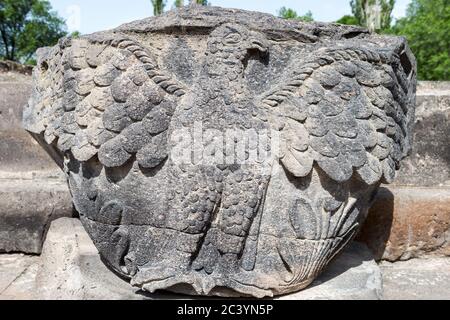 Ruinen von Zwartnots. Eine der Adlerkapitale, Zwartnots Kathedrale, Armenisch Apostolische Orthodoxe Kirche, Jerewan, Armenien Stockfoto