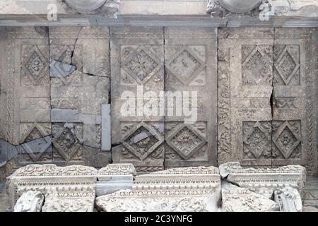 Garni, 1. Jahrhundert Ionischer Tempel zum Sonnengott, Mihr, mit Renovierungen, Jerewan, Armenien. Es ist das einzige stehende griechisch-römische Kolonnadengebäude in Armen Stockfoto