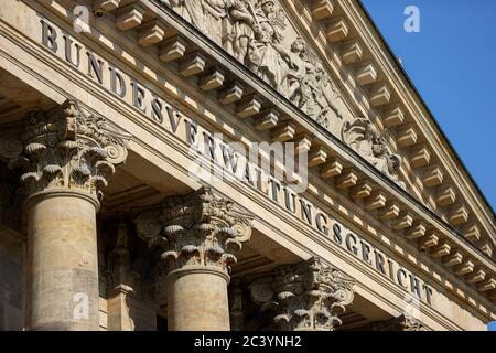 Leipzig, Deutschland. Juni 2020. Das Bundesverwaltungsgericht. Am selben Tag verhört das Gericht mehrere Klagen gegen die Pläne für einen Abschnitt der Autobahn 49 in Mittelhessen. Anklagen wurden vom Bund für Umwelt und Naturschutz Deutschland (Bund) in Hessen sowie mehreren Privatpersonen eingereicht. Quelle: Jan Woitas/dpa-Zentralbild/dpa/Alamy Live News Stockfoto