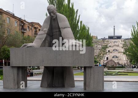 Denkmal für Alexander Tamanian, Architekt der Kaskade, mit dem Cascade & Cafesjian Museum of Modern Art, Jerewan, Armenien Stockfoto