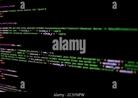 Ransomware-Quellcode. Schädlicher Skript-Quellcode, der Dateien auf dem pc des Opfers verschlüsselt. Codezeilen wichtiger Software für die Cybersicherheit Stockfoto