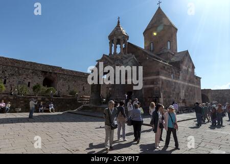 Kirche der Heiligen Mutter Gottes (Surb Astvatzatzin) aka St. Mary's Kirche mit Blick auf Kuppel und Trommel. Kloster Khor Virap, Armenien Stockfoto