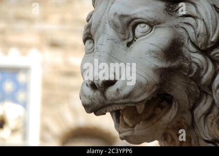 Piazza della Signoria und Palazzo Vecchio sind das Herz von Florenz und Symbole der italienischen Renaissance. So viel Schönheit und so viel Geschichte. Stockfoto