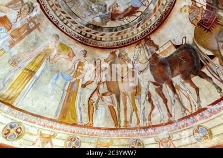 Detail eines Wandbildes eines thrakischen Grabes im Tal der thrakischen Könige - in der Region Kazanlak, Bulgarien. Stockfoto