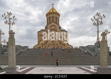 Die Kathedrale der Heiligen Dreifaltigkeit von Tiflis alias Sameba ist die Hauptkathedrale der georgisch-orthodoxen Kirche Stockfoto