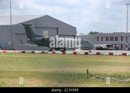 PH-JRC Embraer EMB-135BJ Legacy 600 auf dem Bahnsteig des Flughafens Rotterdam Den Haag geparkt Stockfoto