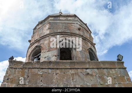 Glockenturm, 14. Jahrhundert, Tsminda Sameba Kirche alias Gergeti Trinity Church, Gergeti, Georgien Stockfoto