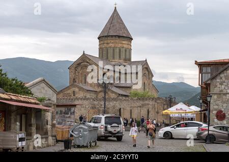 Blick von außen, Svetizchoveli Kathedrale buchstäblich die Kathedrale der lebenden Säule, ist eine östliche orthodoxe Kathedrale befindet sich Mzcheta, Georgien. Stockfoto