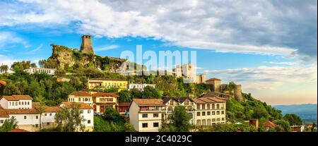 Panorama von Kruja Burg in einem schönen Sommertag, Albanien Stockfoto