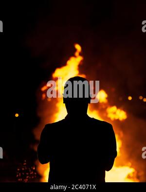 San Juan Lagerfeuer Feier in Spanien, spanische Tradition Stockfoto