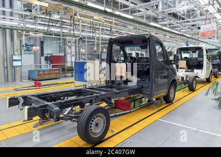 Ludwigsfelde, Deutschland. Juni 2020. Der Sprinter wird im Werk der Mercedes-Benz AG Ludwigsfelde gebaut. Quelle: Patrick Pleul/dpa-Zentralbild/ZB/dpa/Alamy Live News Stockfoto