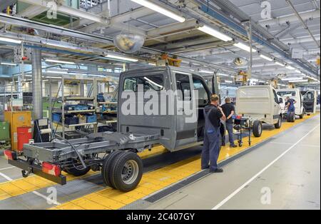 Ludwigsfelde, Deutschland. Juni 2020. Der Sprinter wird im Werk der Mercedes-Benz AG Ludwigsfelde gebaut. Quelle: Patrick Pleul/dpa-Zentralbild/ZB/dpa/Alamy Live News Stockfoto