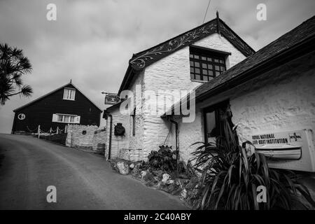 Burgh Island, Devon, Großbritannien. März 2016. Das Gasthaus Pilchard, ursprünglich ein Versteck aus dem 14. Jahrhundert für diejenigen, die einen angemessenen Raum zwischen ihnen halten möchten Stockfoto