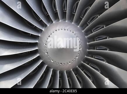 Ludwigsfelde, Deutschland. Juni 2020. Ein Flugzeugtriebwerk auf dem Gelände der MTU Maintenance Berlin-Brandenburg GmbH. Quelle: Patrick Pleul/dpa-Zentralbild/ZB/dpa/Alamy Live News Stockfoto