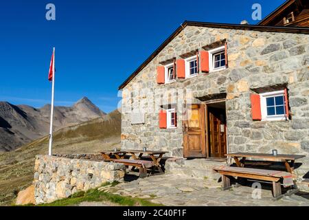 Die Chamanna d'Es-cha CAS und der Piz Blaisun, Oberengadin, Graubünden. (Keine Eigentumsfreigabe) Stockfoto