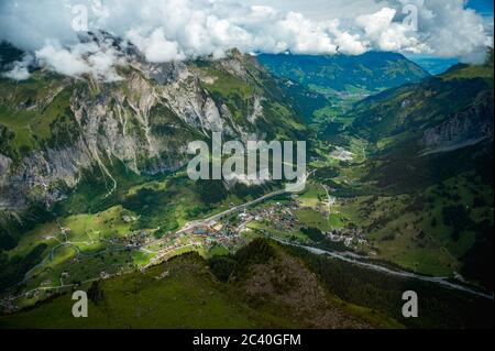 Luftaufnahme von Kandersteg und Kandertal Stockfoto