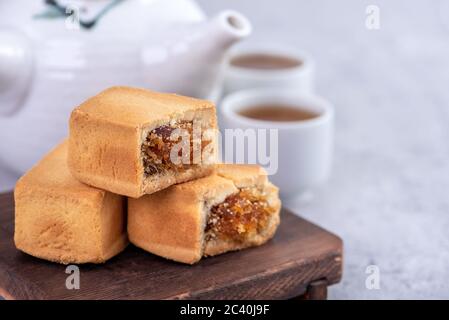 Ananaskuchen Gebäck - Taiwanese berühmten süßen köstlichen Dessert-Essen mit Tee, Nahaufnahme, Kopie Raum Design. Stockfoto