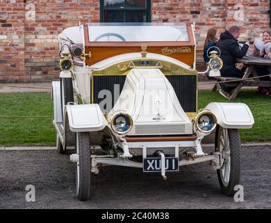 1911 Arrol-Johnston Oldtimer mit Kurbelgriff, Great North Steam Fair, Beamish, Durham County, England, Großbritannien Stockfoto