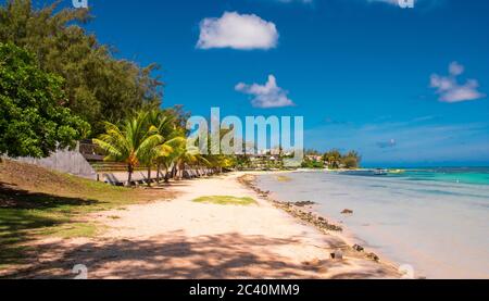 BAIN BOEUF Mauriutius. Schöner Strand im Norden von Mauritius. Coin de Mire, weißer Strand unter Palmen. Stockfoto