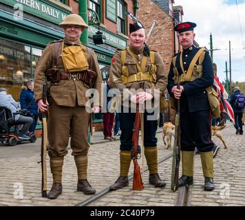 Männer als schottisches Regiment Soldaten des Ersten Weltkriegs, Great North Steam Fair, Beamish Museum, Durham County, England, Großbritannien Stockfoto