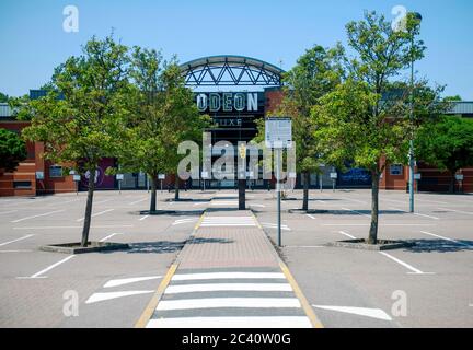 Ankündigung einer Lockerung der Lockerung der Sperre für den Gastgewerbe erwartet. Kinos werden ab dem 4. Juli wieder eröffnet. Stockfoto