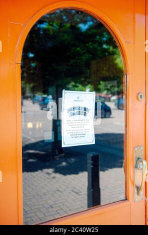 Ankündigung einer Lockerung der Lockerung der Sperre für den Gastgewerbe erwartet. Die Pubs können ab dem 4. Juli wieder geöffnet werden. Stockfoto