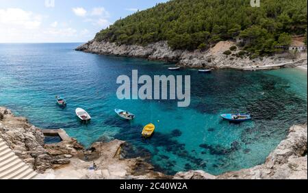 Fischerboote in der Bucht von Sutmiljhoska auf der Insel Mljet, Kroatien Stockfoto